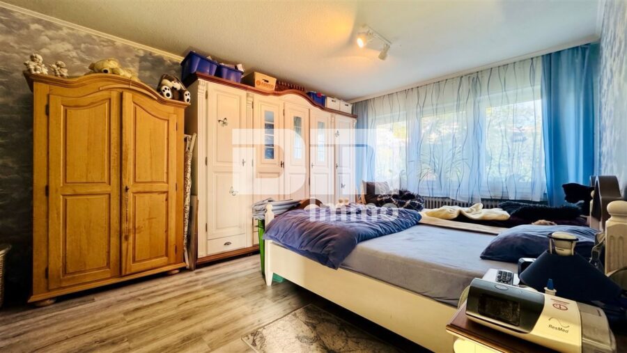 Solides Ein- bis Zweifamilienhaus mit Wintergarten + und Wintergarten als solide Kapitalanlage - EG WE1 Schlafzimmer